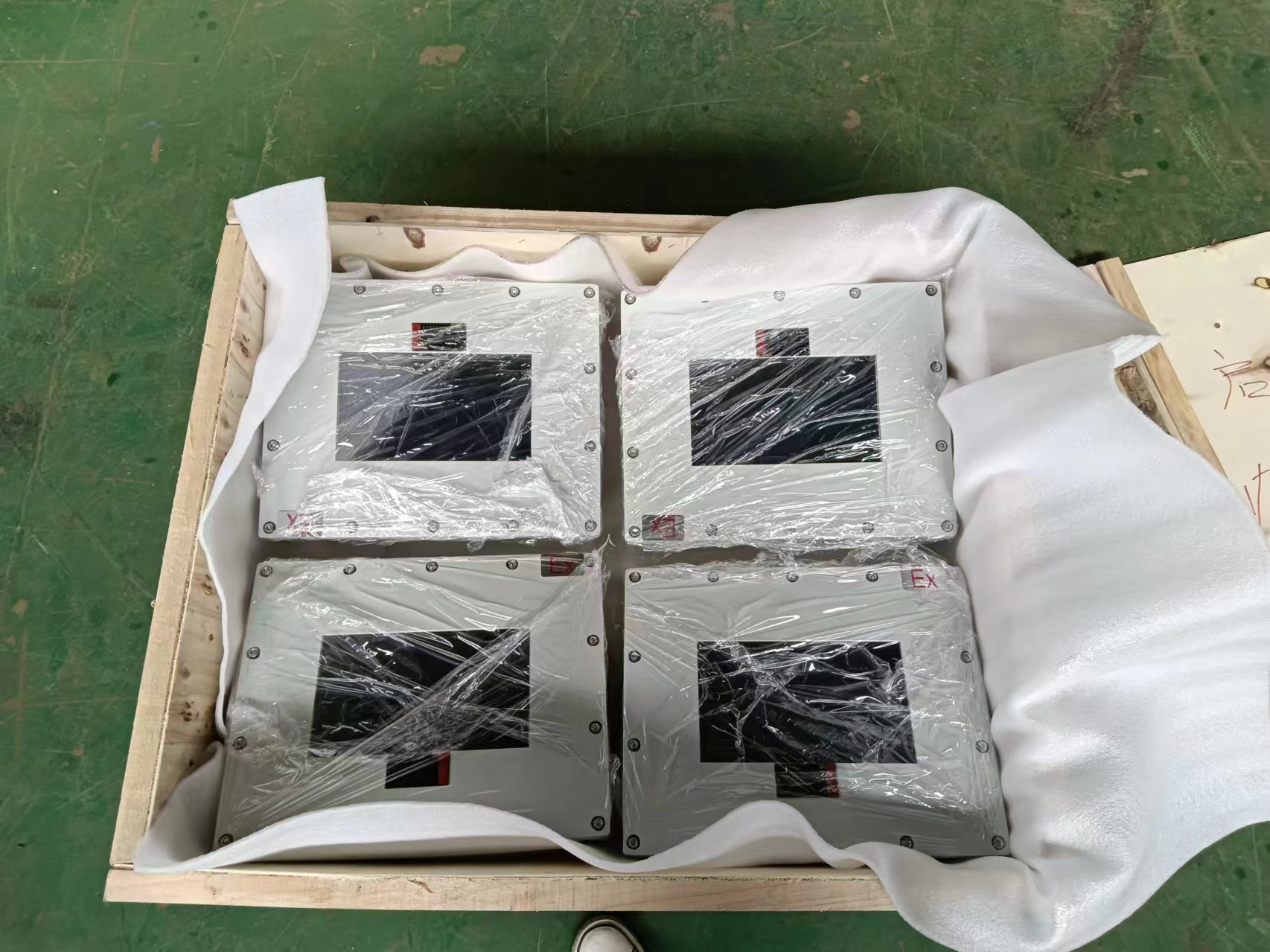 启帆防爆壁挂式触摸屏