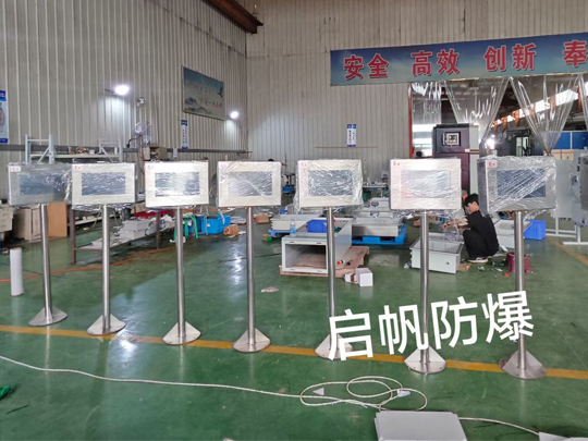 立柱式防爆触摸屏的高度在多少合适